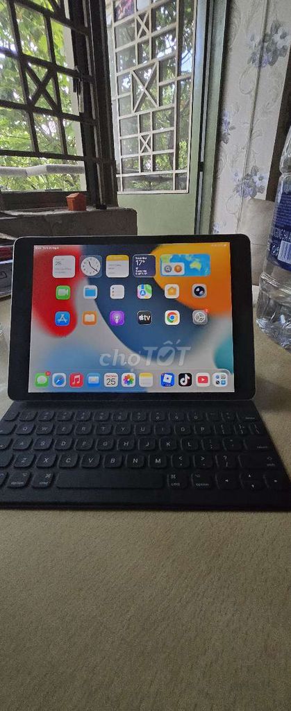 Apple iPad Gen 9 Wifi 64GB Bàn phím. Mua bán Máy tính bảng tại Thành phố Biên Hòa Đồng Nai được đăng bởi thehung hình 1