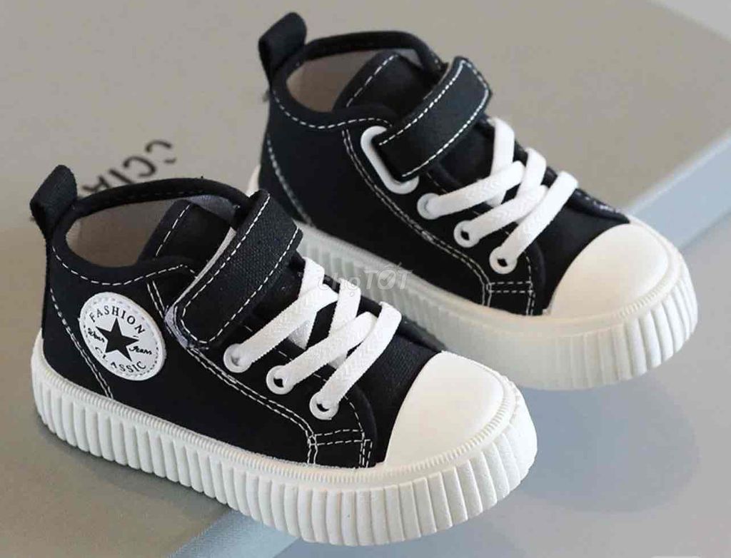 Giày thể thao cổ cao Canvas size 22 chân 13/14cm. Mua bán Mẹ và bé tại Quận 8 Tp Hồ Chí Minh được đăng bởi Philipky hình 1