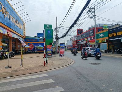 Nhà bán gấp DT 274m2, mặt tiền Phan Văn Hớn, gần chợ Đại Hải - Hóc Môn
