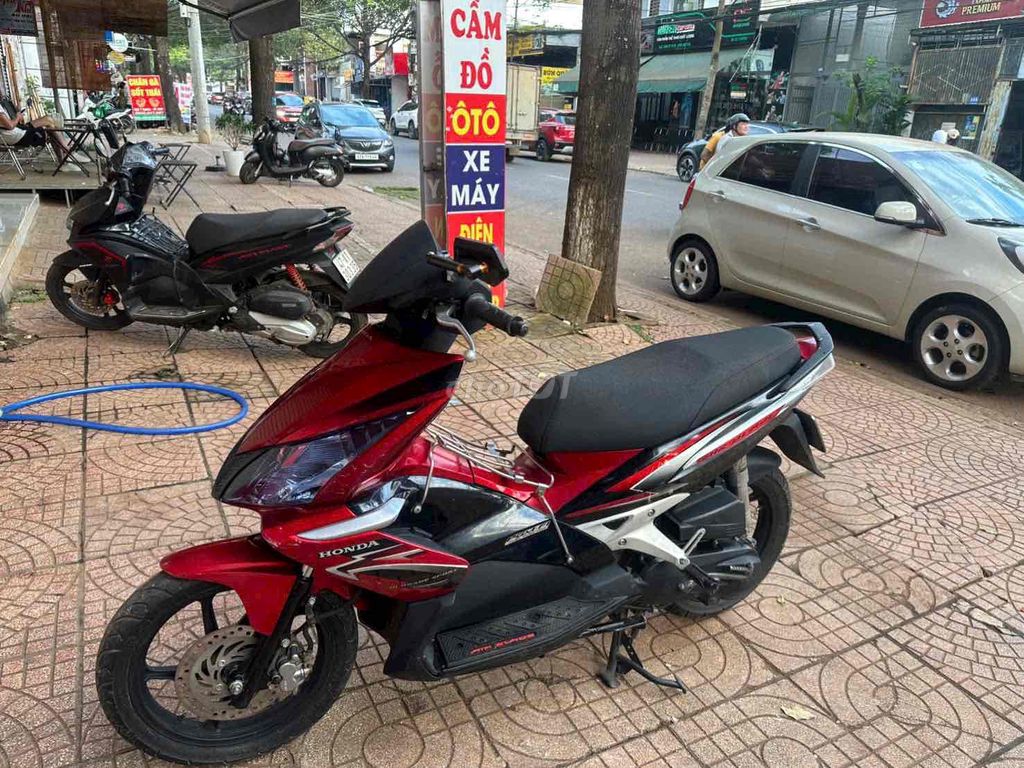 honda Airblade Fi 2010 màu đỏ - lên thái. Mua bán Xe máy tại Thành phố Buôn Ma Thuột Đắk Lắk được đăng bởi cầm đồ nguyễn phương hình 2