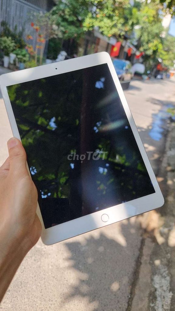 Apple iPad Gen 7 32GB Bạc. Mua bán Máy tính bảng tại Quận Liên Chiểu Đà Nẵng được đăng bởi Bảo Lâm hình 1