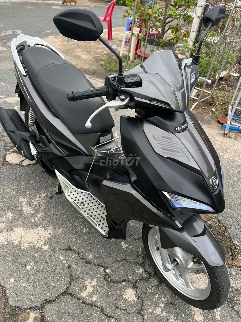 Honda Air Blade 125 2019 черно-серый малый пробег