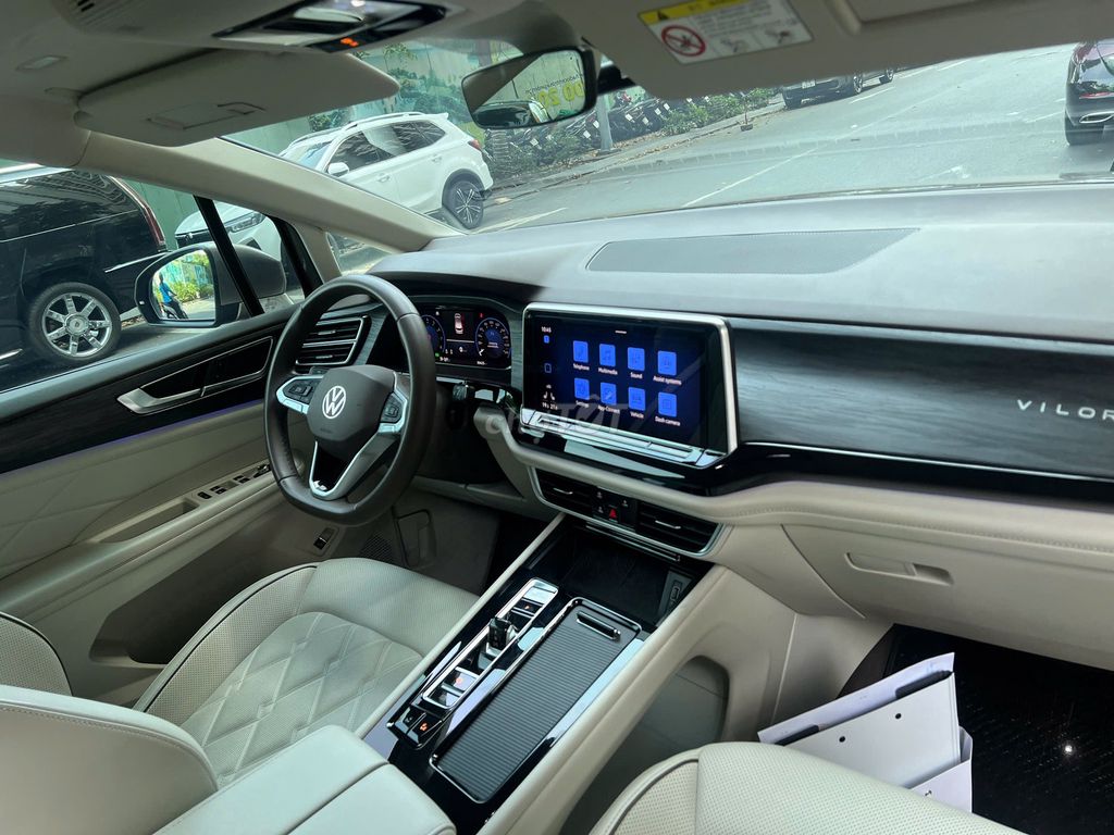 HOT XE- VILORAN LUXURY 2024 VÀNG ĐỒNG. Mua bán Ô tô tại Quận Tân Bình Tp Hồ Chí Minh được đăng bởi Kim Hà Volkswagen Sài Gòn  hình 3