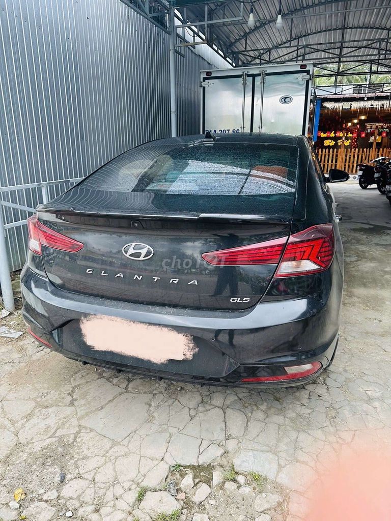 Hyundai Elantra 2019 1.6 с люком Черный