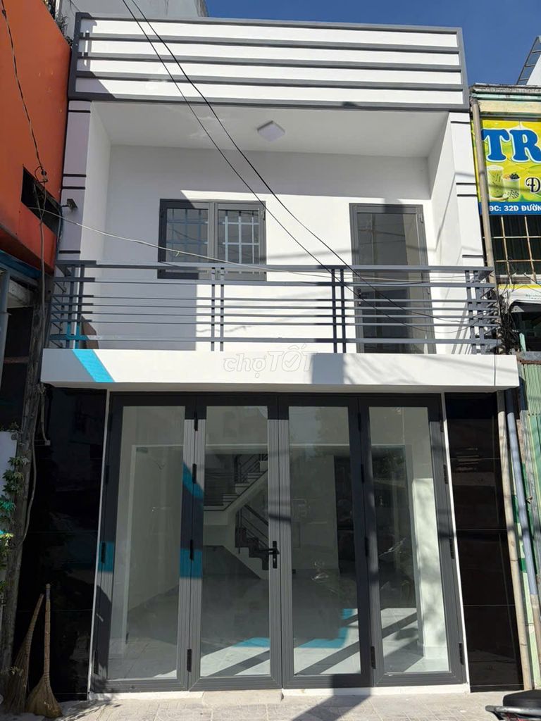 Nhà mặt tiền đối diện trường cấp 2 tiện kinh doanh