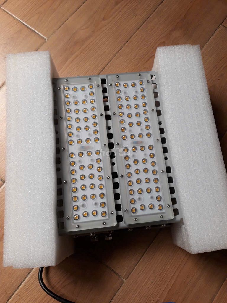 Đèn pha Paragon POFA100L. Mua bán Đèn tại Quận Bình Tân Tp Hồ Chí Minh được đăng bởi Nguyễn Lam hình 1