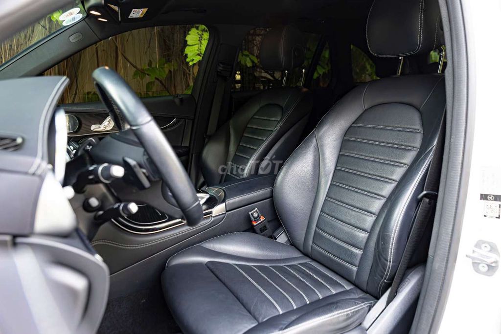 E cần bán mercedes glc300 sx 2018. Mua bán Ô tô tại Quận Đống Đa Hà Nội được đăng bởi NGUYỄN TẢO hình 4