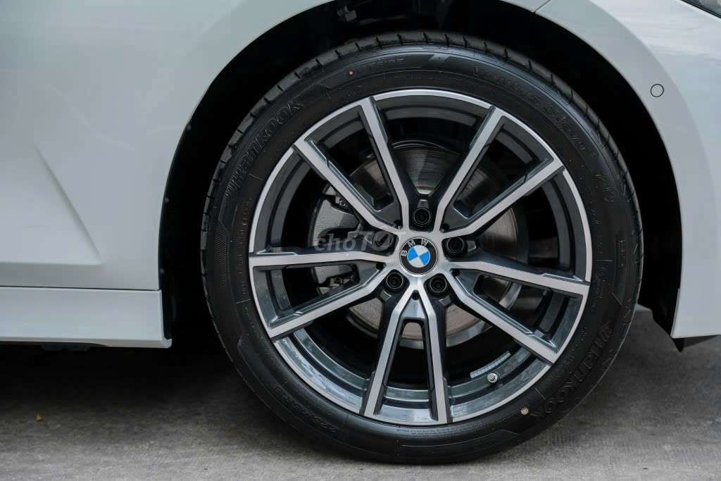 BMW 320i Sport Line Lci 2025 Trắng. Mua bán Ô tô tại Quận Thanh Xuân Hà Nội được đăng bởi Tuyết Trần hình 8