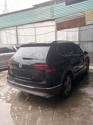 Volkswagen Tiguan màu Đen