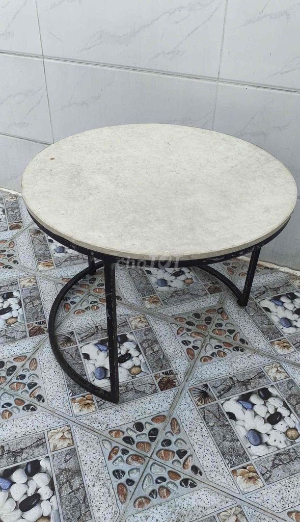 Bàn trà mặt đá chân kim loại. Mua bán Bàn ghế tại Quận Bình Tân Tp Hồ Chí Minh được đăng bởi chi hình 1