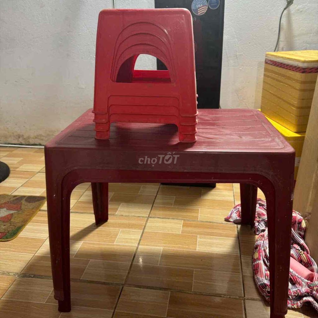 Bàn ghế nhựa đỏ đã sử dụng. Mua bán Bàn ghế tại Quận 12 Tp Hồ Chí Minh được đăng bởi vũ hình 1