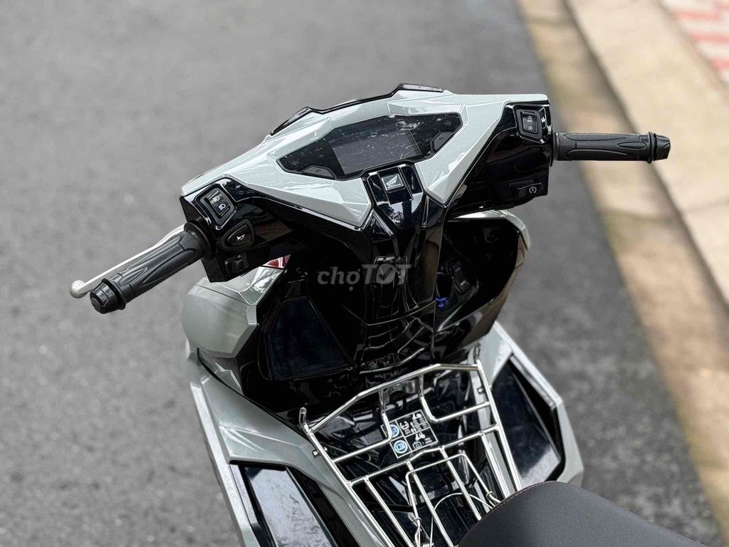 Honda Air Blade 125 2025 пробег 8 тыс. км Хошимин
