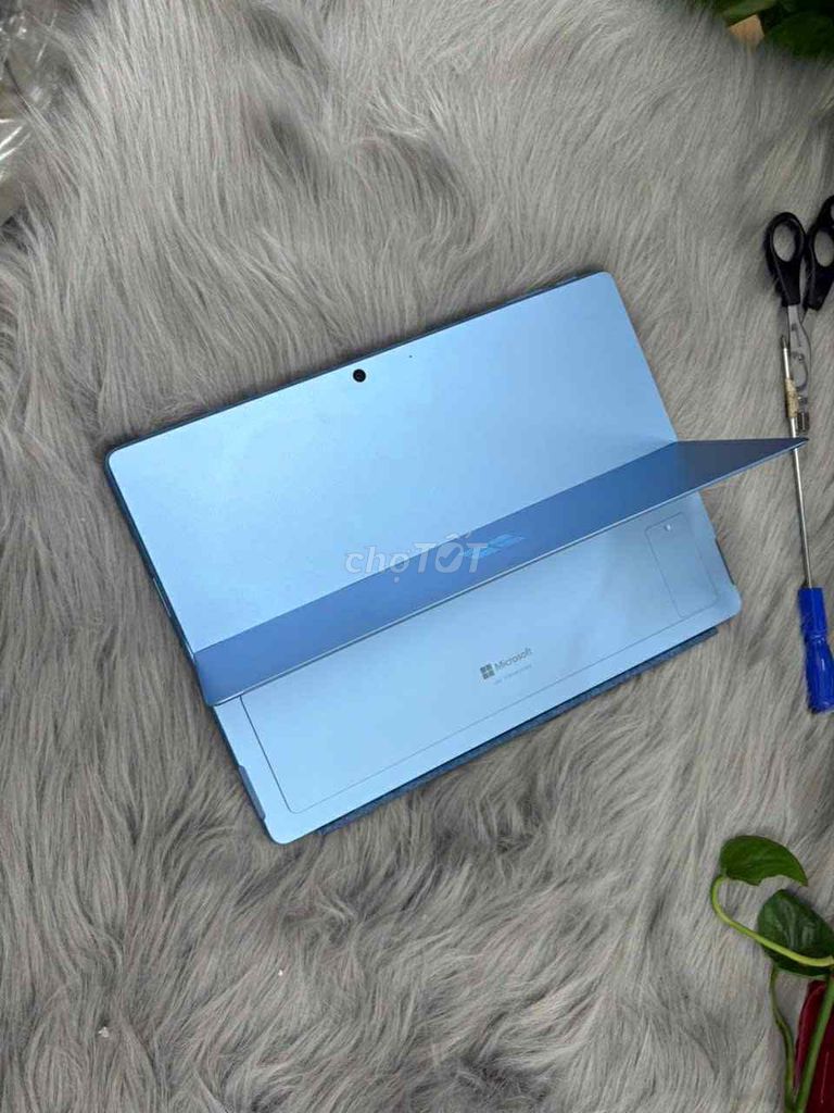 Surface Pro 11 XElite 16-512gb GOLD & Black new. Mua bán Laptop tại Quận Gò Vấp Tp Hồ Chí Minh được đăng bởi Linh Surface Bảo Bảo hình 1