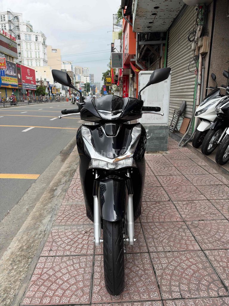 Honda SH 160i 2025 черный глянцевый с номерами Хошимина и переоформлением
