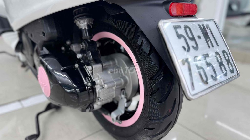 Vespa trắng hồng 2016 chính chủ bstp. Mua bán Xe máy tại Quận Phú Nhuận Tp Hồ Chí Minh được đăng bởi VESPA  PIAGGIO BẢO HƯNG Vespa cũ trả góp  hình 7