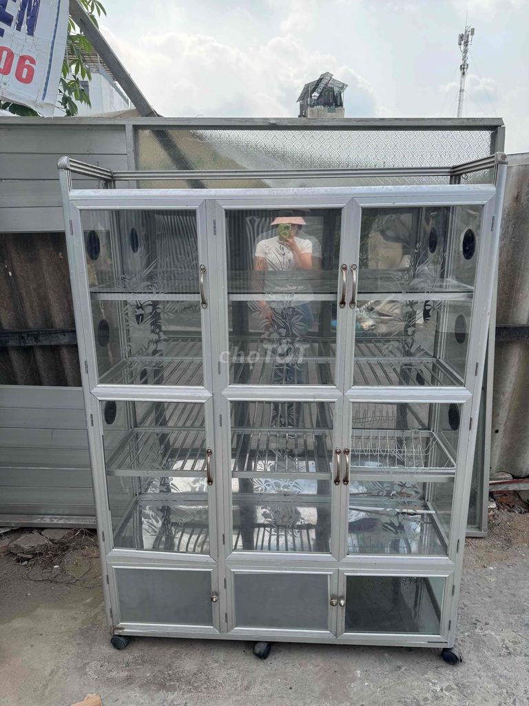 Thanh lý  Tủ chén nhôm bạc 1m2x1m6 còn đẹp. Mua bán Tủ, kệ gia đình tại Quận Ninh Kiều Cần Thơ được đăng bởi CH sắt nhôm inox Thái Trinh CẦN THƠ hình 1