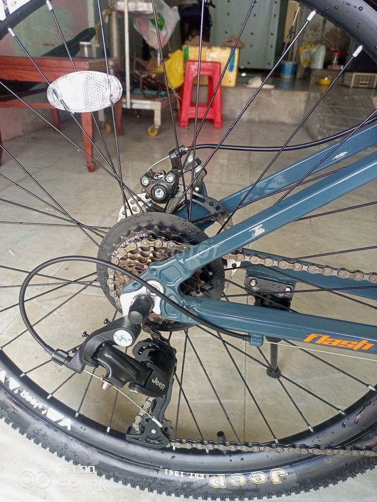 Xe đạp leo núi JEEP FLASH PS-29 24 tốc độ. Mua bán Xe đạp tại Thành phố Thủ Dầu Một Bình Dương được đăng bởi Truc Nguyen Thi Huynh hình 5