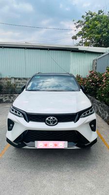 Fortuner Legender 2024 Sports Trắng Đen chính chủ