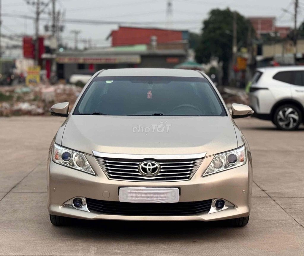 Продам красивый автомобиль Camry 2.5Q 2012 года без недостатков