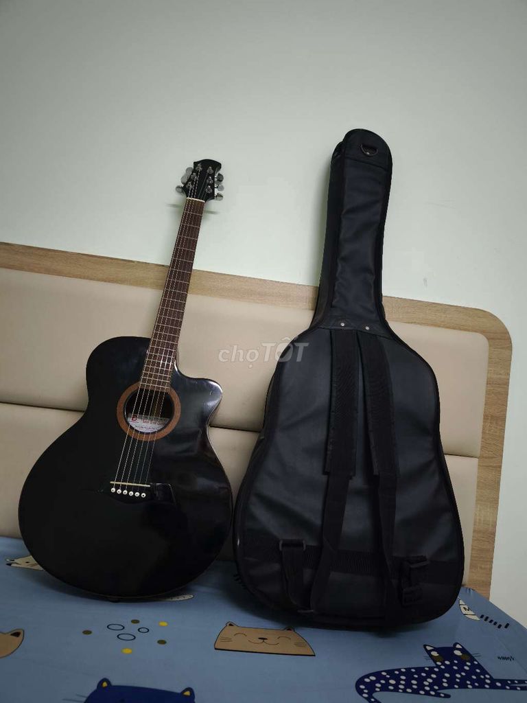 Đàn guitar màu Đen mới 98%. Mua bán Nhạc cụ tại Quận 1 Tp Hồ Chí Minh được đăng bởi Trần Ngọc Sinh hình 1