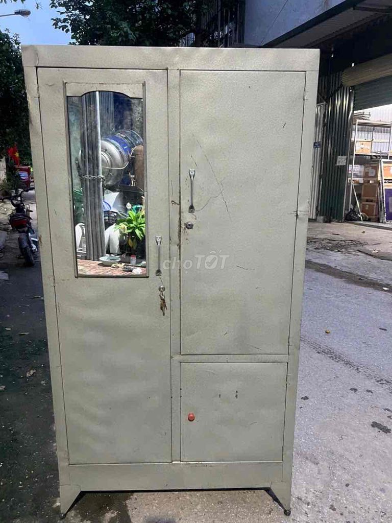 Tủ quần áo Sắt Xám đủ khoá, dễ vận chuyển. Mua bán Tủ, kệ gia đình tại Quận Hà Đông Hà Nội được đăng bởi LAN ANH hình 1