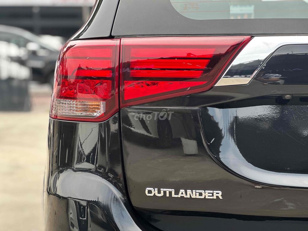 Mitsubishi Outlander 2018 2.0 Premium màu đen. Mua bán Ô tô tại Quận Long Biên Hà Nội được đăng bởi BON AUTO hình 5