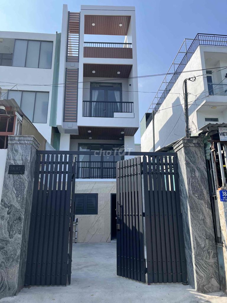 Phòng trọ dưới trệt 25m2, sân riêng 12m2, giá 5,5 triệu/tháng