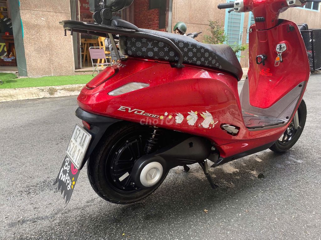 Электроскутер VinFast Evo 200, красный, 68 000 км
