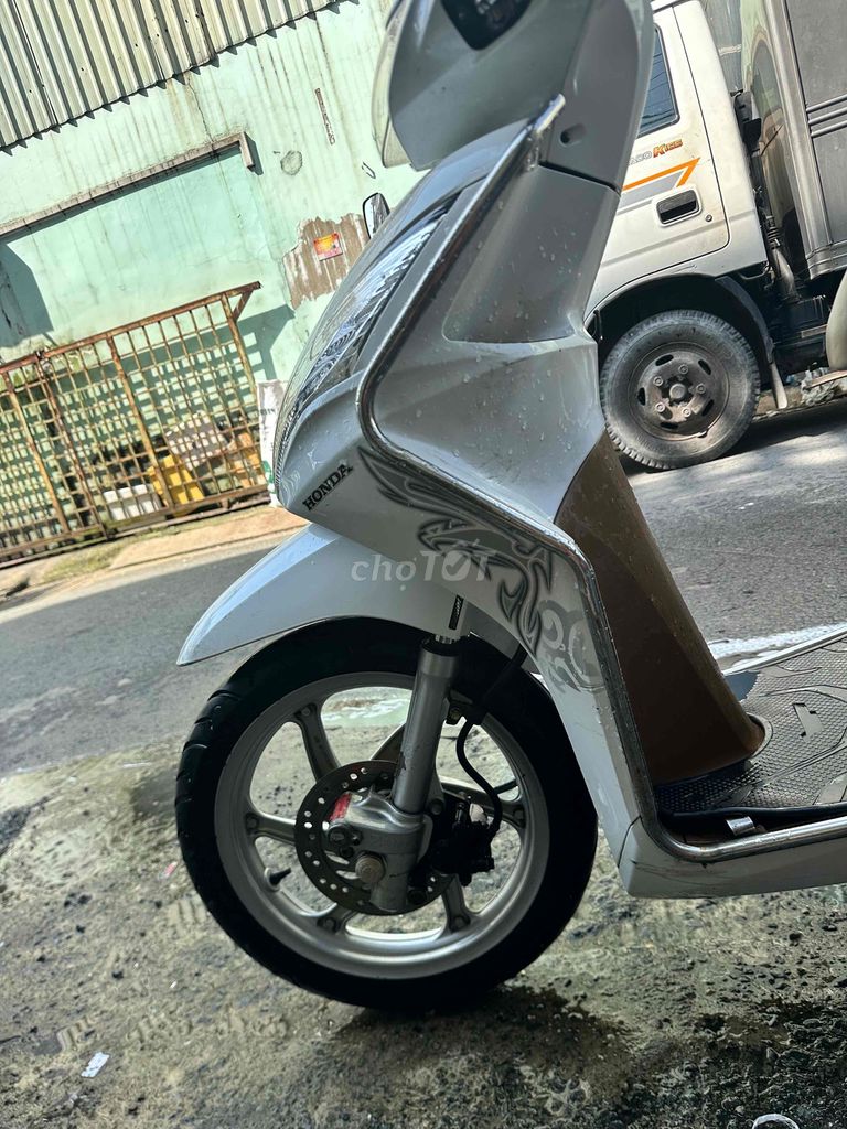 Vision 2014 limited, màu trắng, nguyên zin,2 chìa. Mua bán Xe máy tại Quận Bình Tân Tp Hồ Chí Minh được đăng bởi Đông hình 9