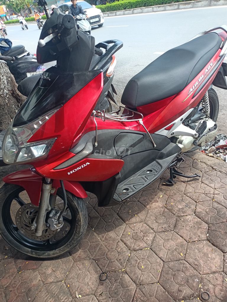 Honda Air Blade 2025 красный