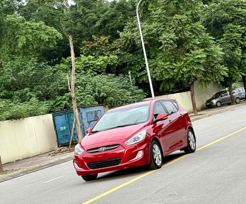 Hyundai Accent 2016 1.4 AT Hatchback - 11000 km. Mua bán Ô tô tại Quận Long Biên Hà Nội được đăng bởi Thế Anh hình 2
