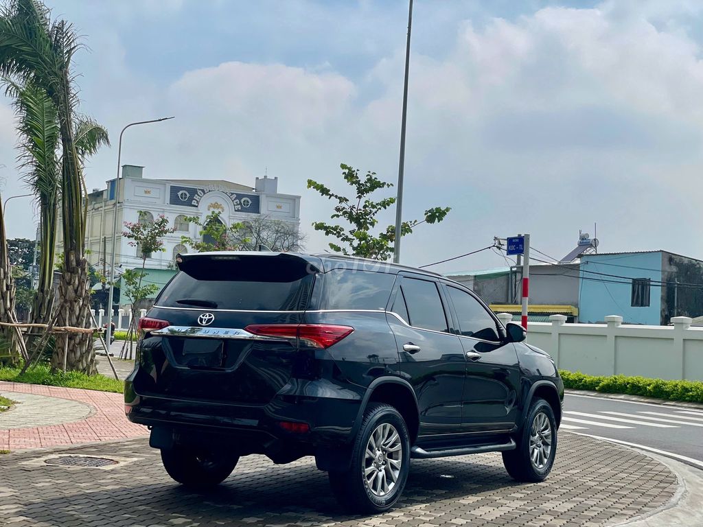 Toyota Fortuner 2.7 4x2 AT 2024 - 20000 km. Mua bán Ô tô tại Thành phố Dĩ An Bình Dương được đăng bởi Siêu Thị Ô Tô Bình Dương  hình 4