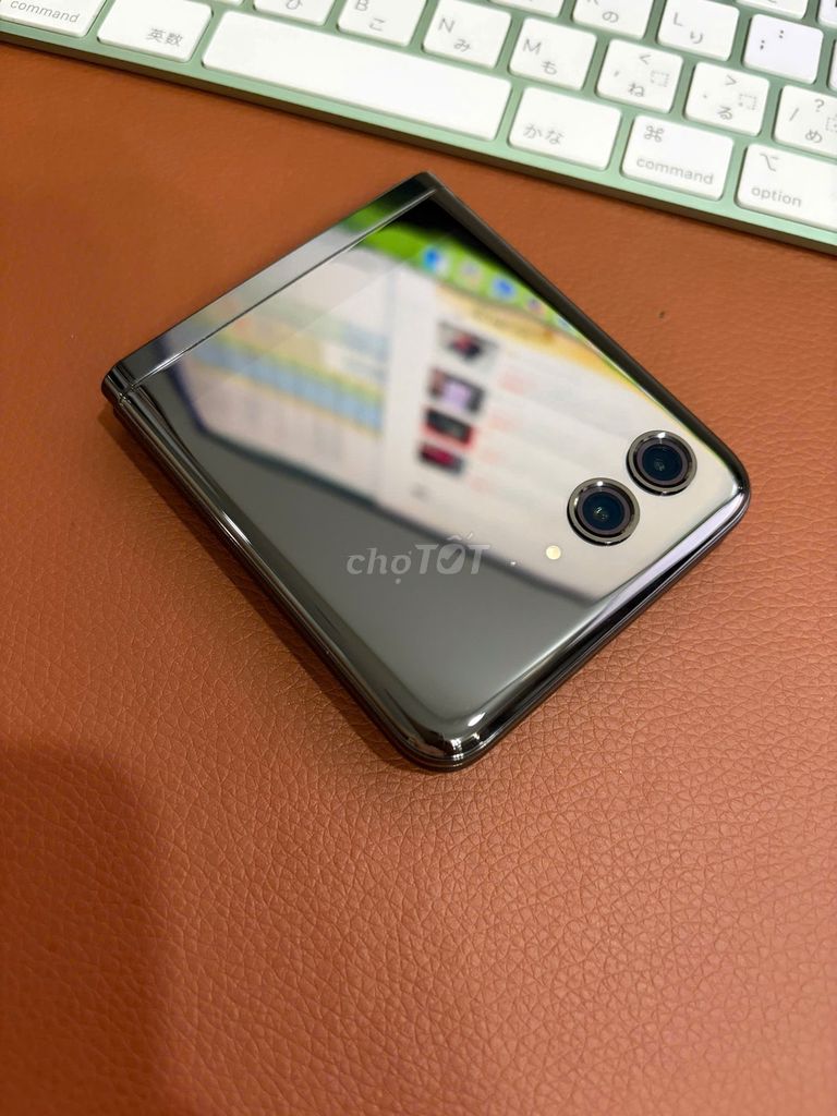 Motorola Razr 40 Ultra Đen Điện thoại gập. Mua bán Điện thoại tại Quận Phú Nhuận Tp Hồ Chí Minh được đăng bởi  Q DAI D hình 1
