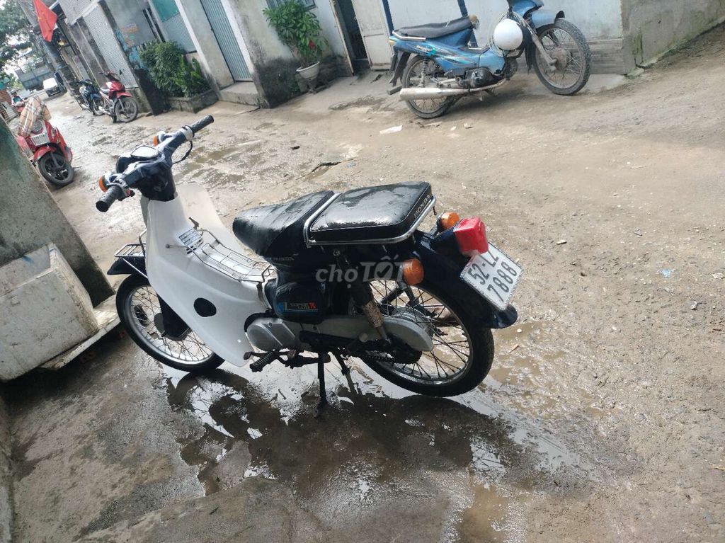 Cần bán chiếc cúp như hình giấy tờ đầy đủ. Mua bán Xe máy tại Huyện Hóc Môn Tp Hồ Chí Minh được đăng bởi A Tuấn hình 1