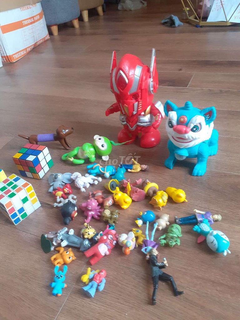 Đồ choi nhựa cũ.có nhỏ có lớn. Rubix còn tốt