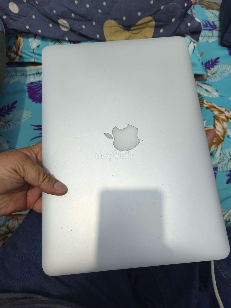 Apple Macbook Air Bạc Đã sử dụng. Mua bán Laptop tại Huyện Tân Trụ Long An được đăng bởi câm đô giá cao hình 1