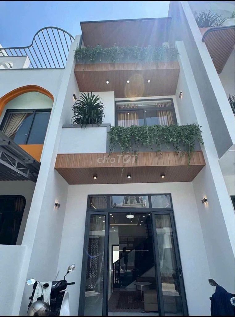 Bán nhà 1 trệt 2 lầu Phú Mỹ, Bình Dương