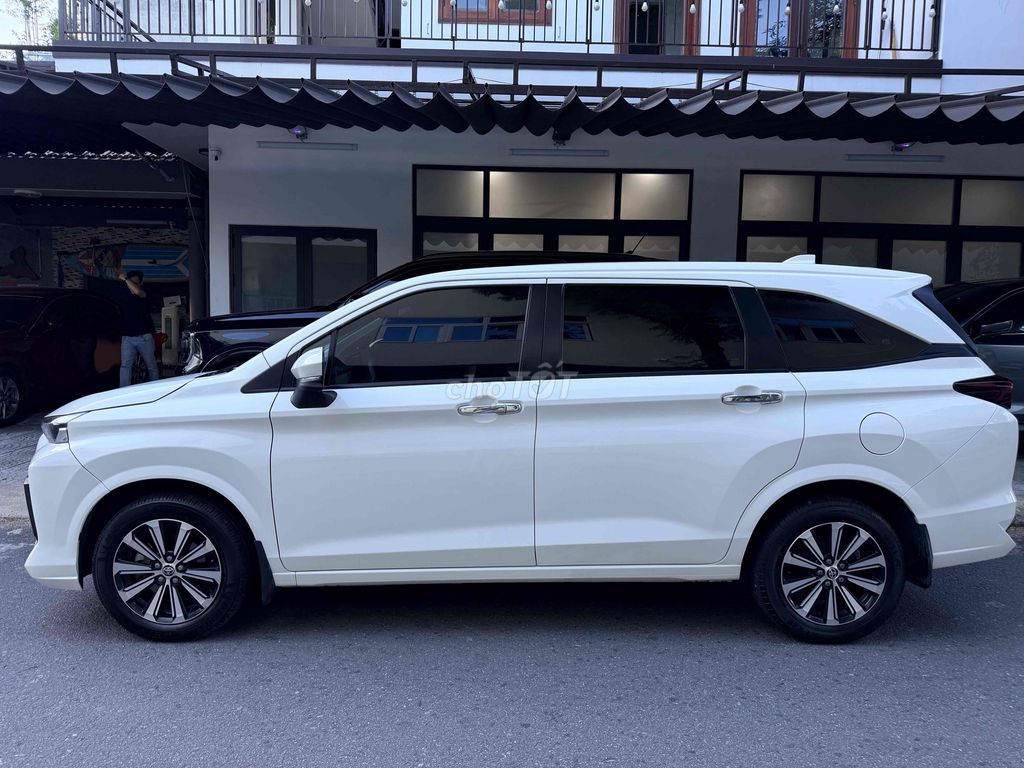 Toyota Avanza 7 chỗ số tự động màu Trắng