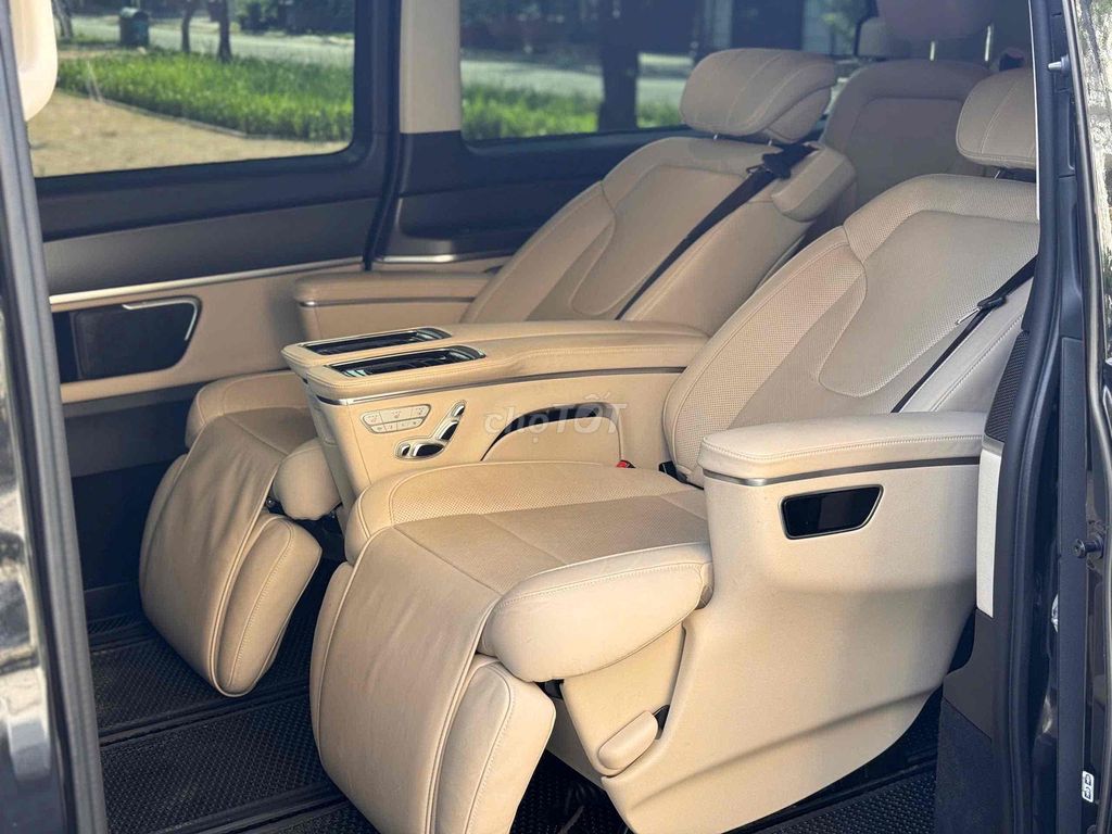 Mercedes Benz V250AMG Model 2023 - Bank 90%. Mua bán Ô tô tại Quận 7 Tp Hồ Chí Minh được đăng bởi PHÁT ĐẠT LUXURY CAR hình 12