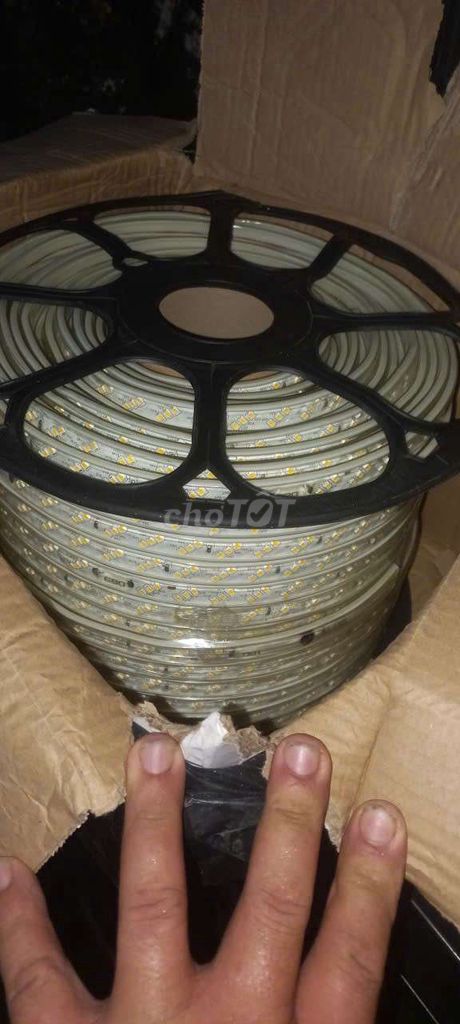 Đèn LED 100m ngoài trời mới. Mua bán Đèn tại Thành phố Thuận An Bình Dương được đăng bởi GÀ VIP VIP  hình 1