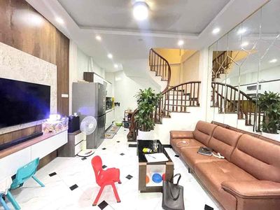 Ô tô đỗ cửa Ngõ Quỳnh, Ngõ nông, rộng, Thông kinh doanh đỉnh, 40m.. Mua bán nhà ở tại Quận Hai Bà Trưng Hà Nội được đăng bởi Thanh Lam