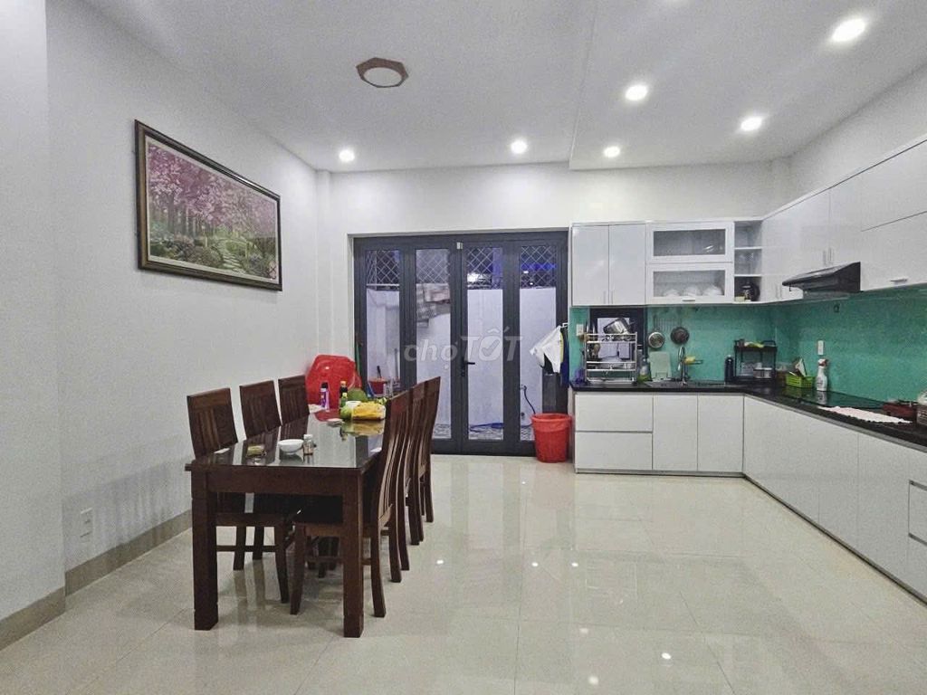 Аренда · 4 комн. · 100 м² · Thành phố Nha Trang, ул. Phùng Hưng