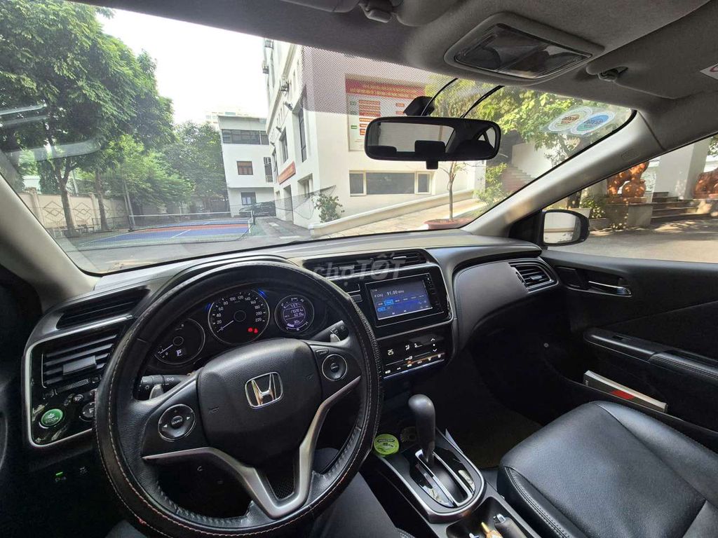 Зеленый автомобильный номер Honda City 1.5V-TOP 2018