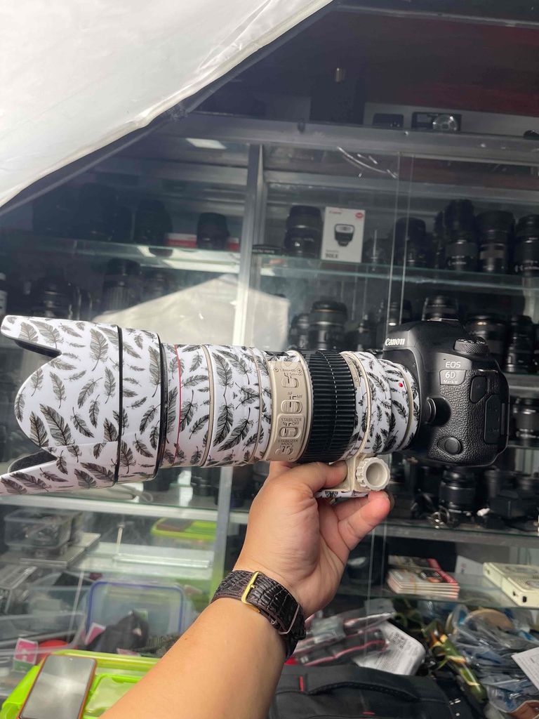 lens tele zoom Canon 70-200 F2.8 IS hoạt động tốt