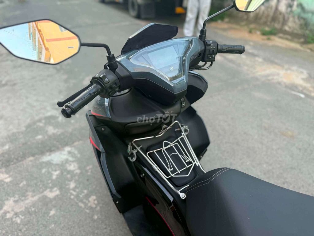 Yamaha NVX v2 155 VVA 2022 серо-чёрный 36.000 км