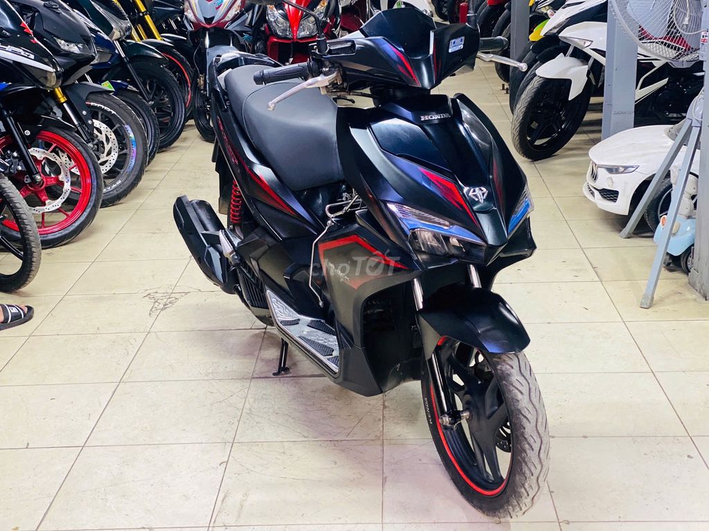 XE MÁY THỊNH PHÁT - AIR BLADE125 ĐEN NHÁM ĐỜI CHÓT. Mua bán Xe máy tại Quận Bắc Từ Liêm Hà Nội được đăng bởi XE MÁY THỊNH PHÁT XE LƯỚT GIÁ RẺ hình 1