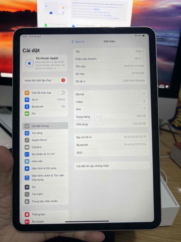 iPad Pro 11 inch 2018 256G pin 89.90  zin áp