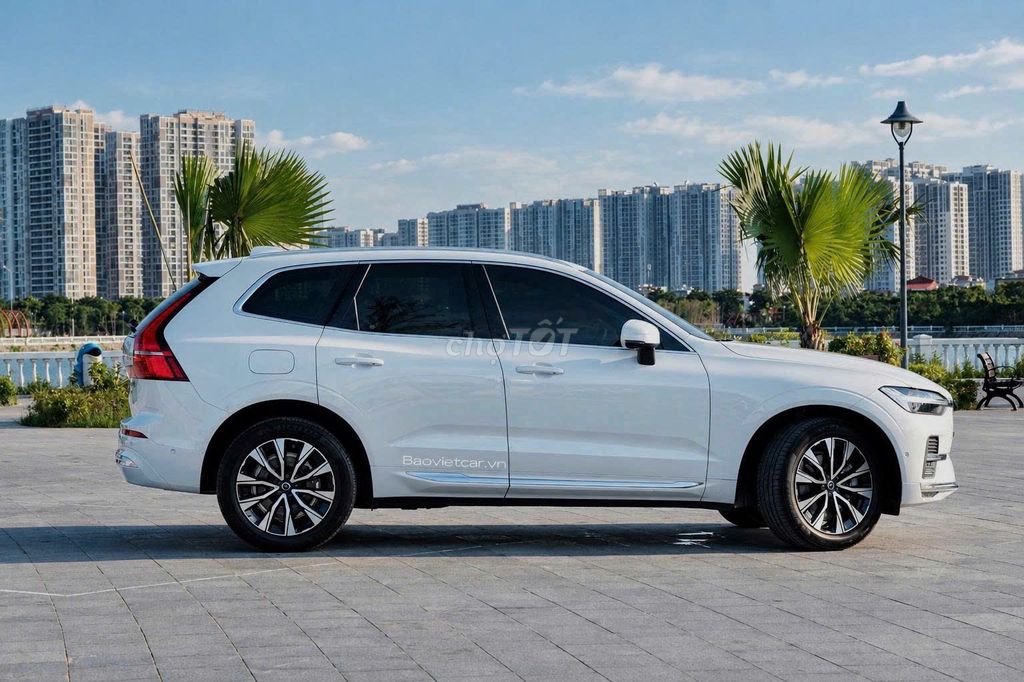 Volvo XC60 2023 Hybrid белый максимальная комплектация