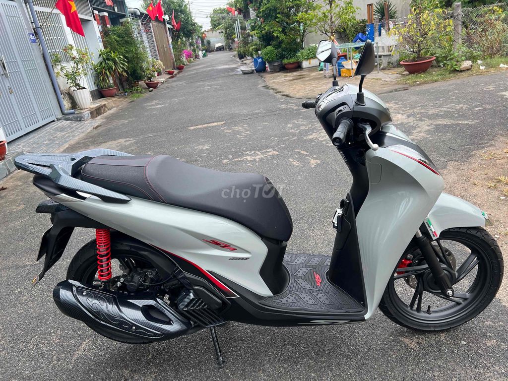 Honda SH 125 2025 особая версия серый цемент