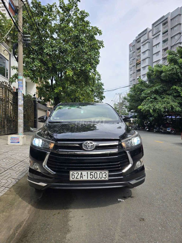 Toyota Innova Venture 2019 Черный